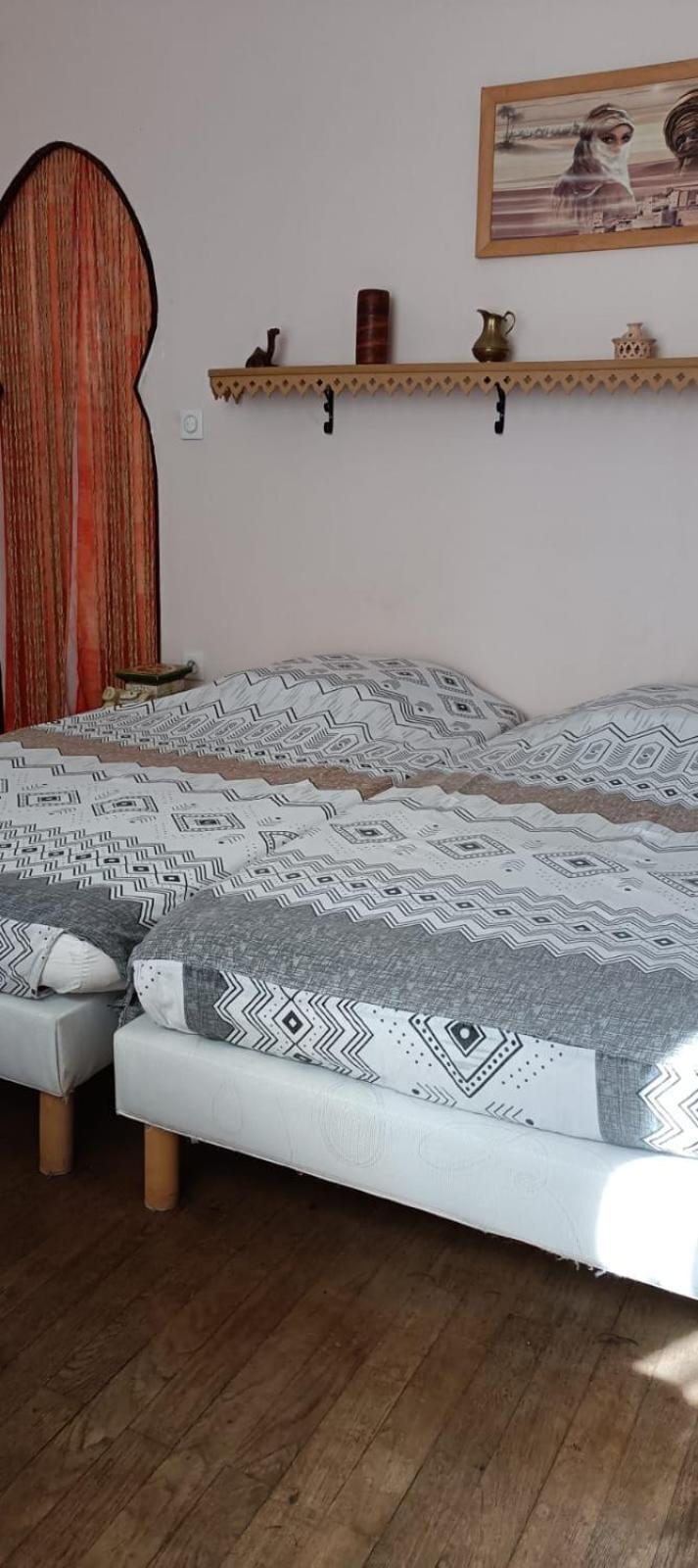 Chambre D'Hote Dans Maison Atypique Possibilite 1 Lit Supplementaire Pour 15 Euros Sancoins Esterno foto